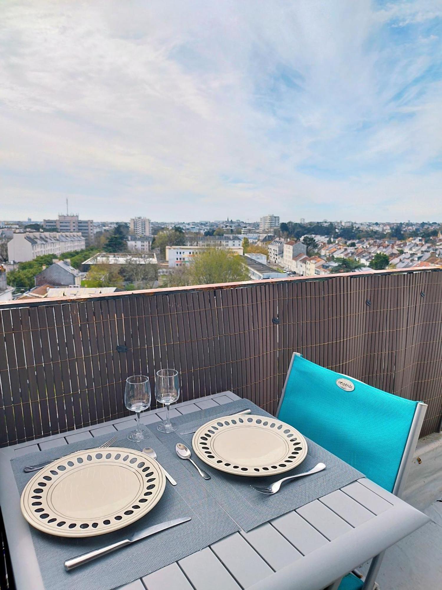 Charmant Appartement Lumineux - Dernier Etage Avec Balcon - Proche Centre-Ville Nantes Dış mekan fotoğraf